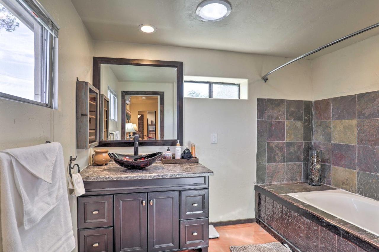 Pet-Friendly Tucson Casita Shared Hot Tub And Porch Villa Exteriör bild